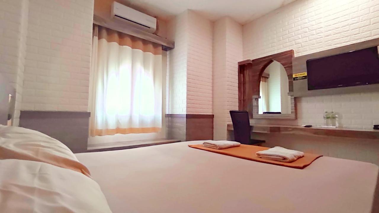 Hotel Syariah Larismanis Semarang Exterior foto