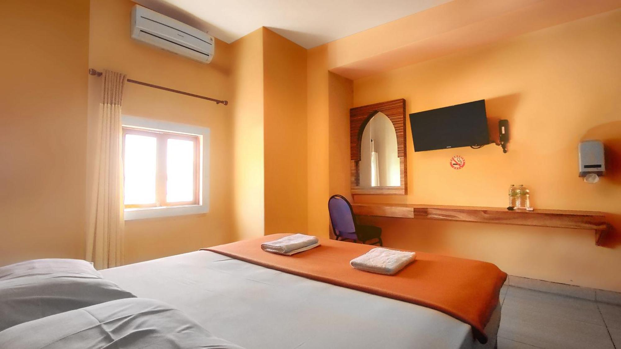 Hotel Syariah Larismanis Semarang Exterior foto
